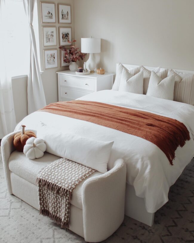 Minimalist Fall Decor with Cozy Details