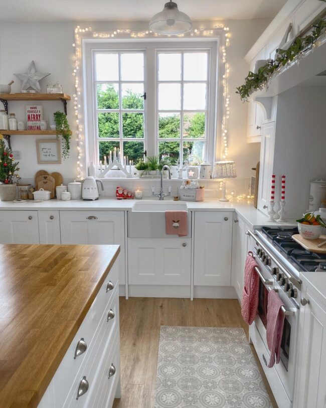 Cozy Vintage Christmas Vibes in the Kitchen