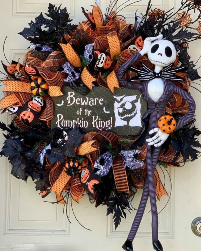 Pumpkin King Wreath Display