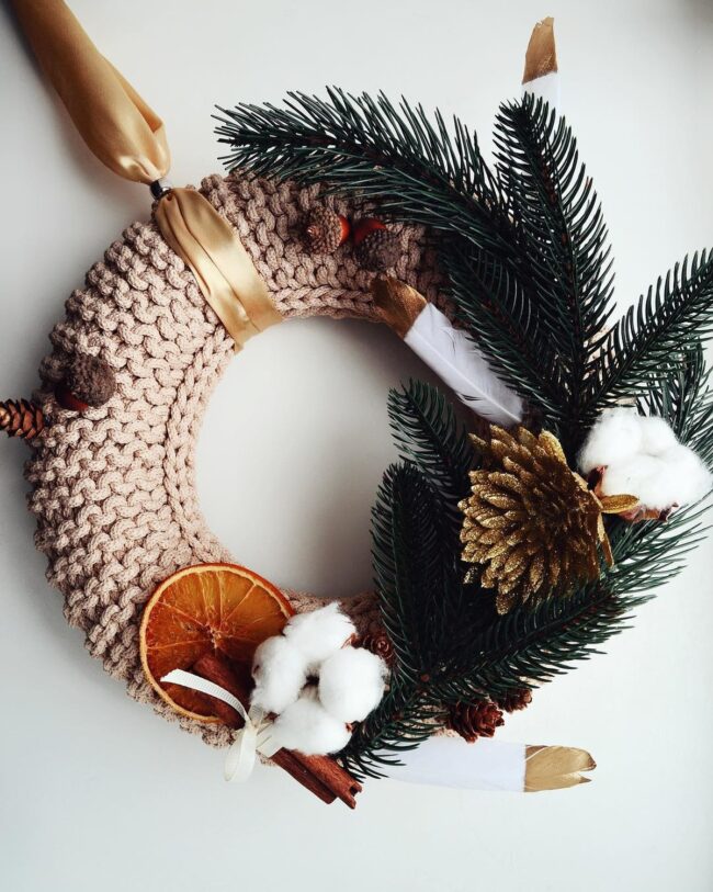 A Soft & Cozy Wreath with Knitted Details