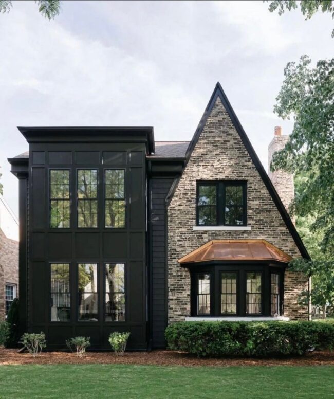 A Fusion of Tradition and Modernity with Brick and Black