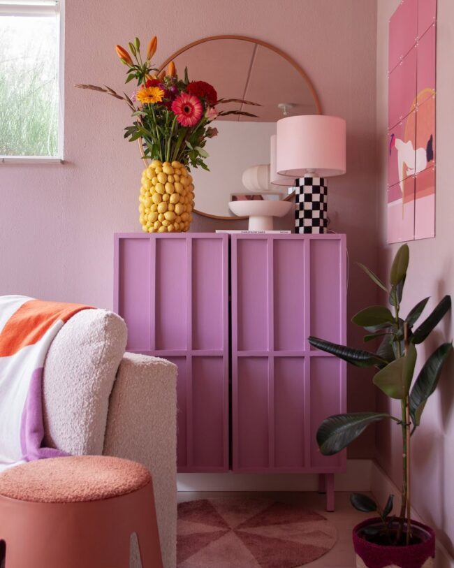 The Best Colors to Complement a Pink Living Room