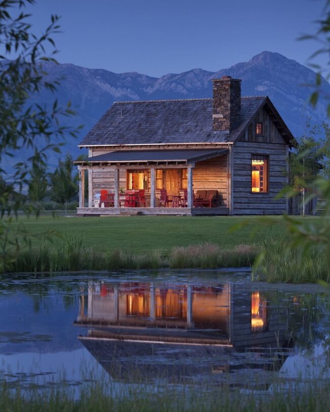 Cozy Lakeside Cabin