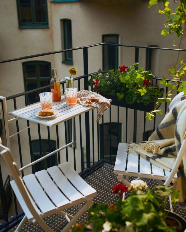 Charming Breakfast Balcony Nook