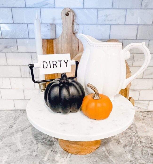 Simple and Chic Pumpkin Decoration