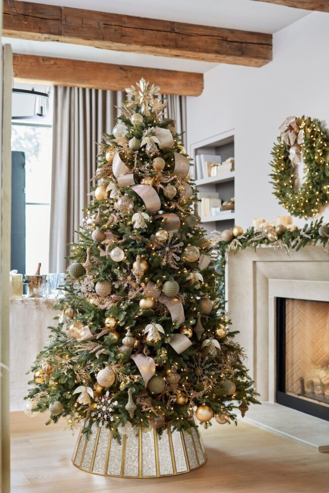 A Gold-Trimmed Tree for a Timeless Holiday Look