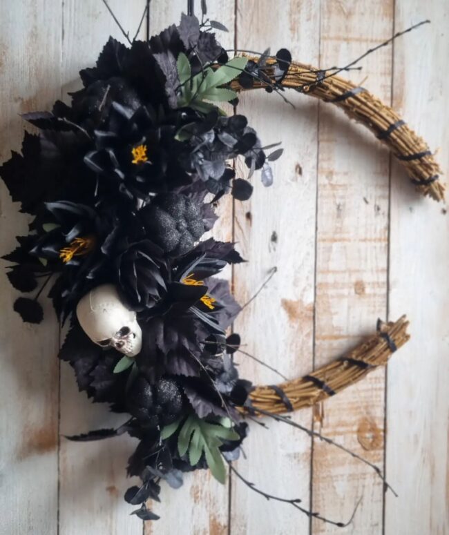 Half-Moon Skull Halloween Wreath