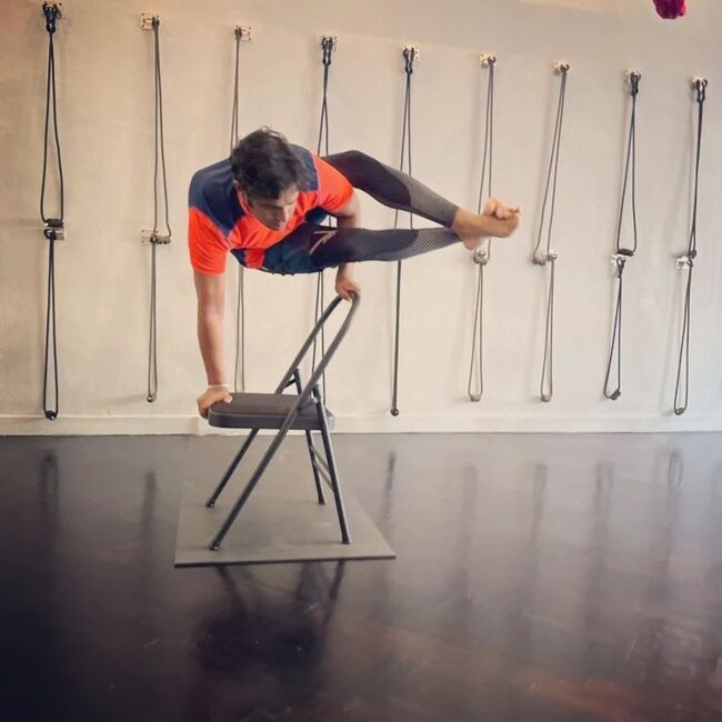 Aerial Pose for Dynamic Balance