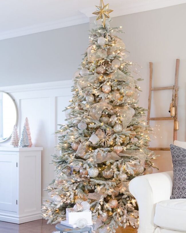 A Soft & Elegant Tree for a Cozy Feel