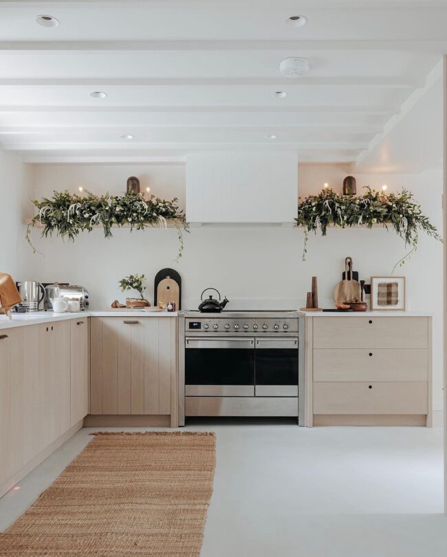 Minimalist Modern Christmas Kitchen Decor