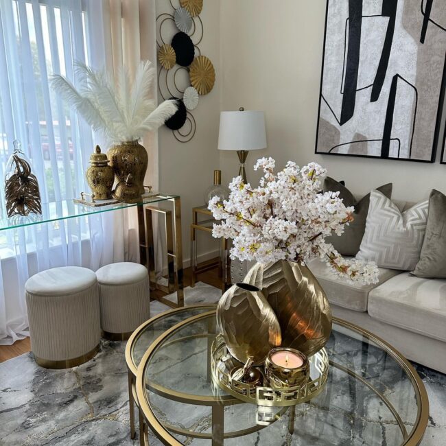 Chic Metallic Features with Contemporary Flair