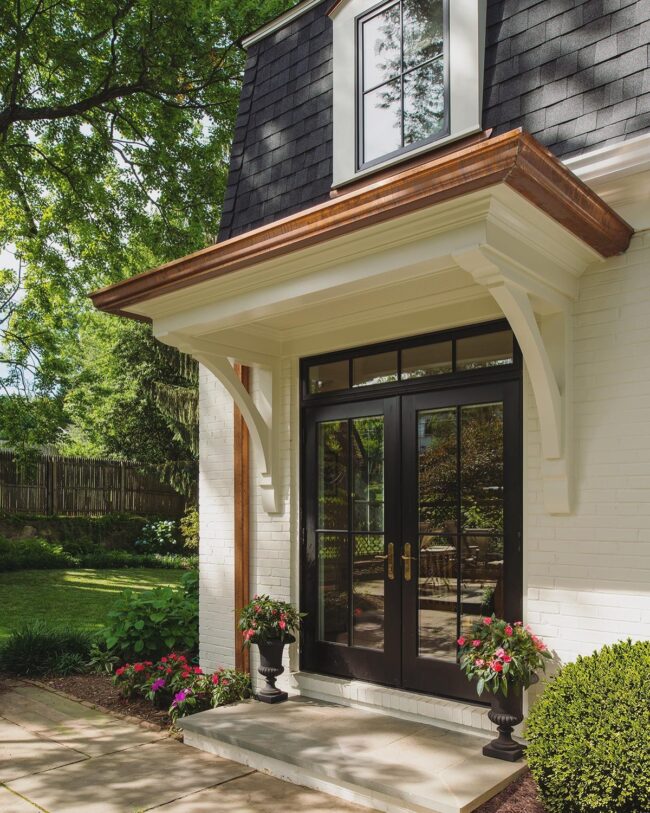 Dramatic and Contemporary Entryway