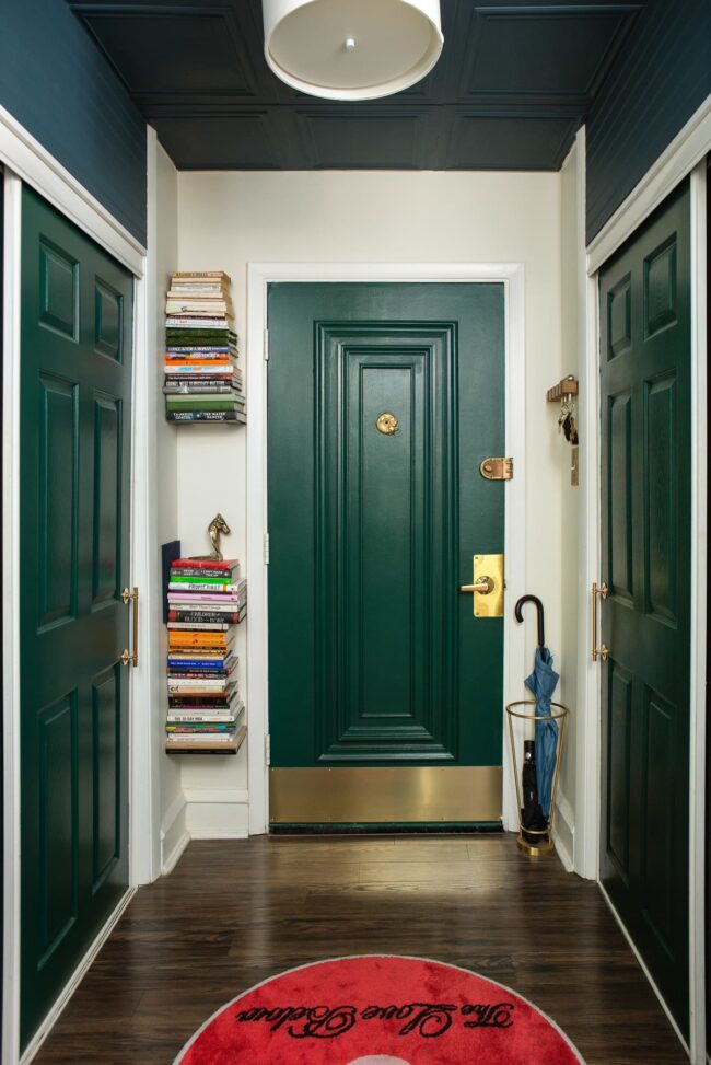 Elegant Green and Gold Entryway Appeal