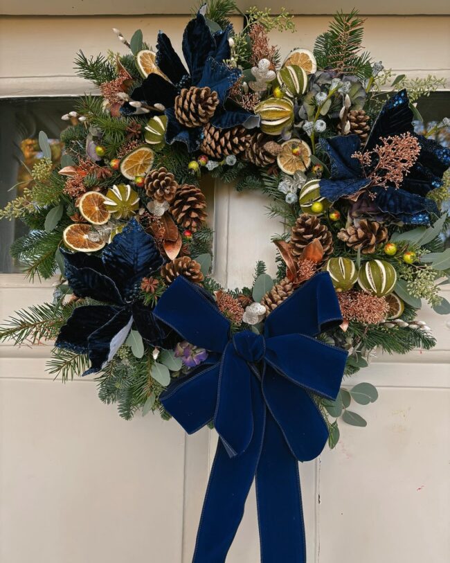 A Luxurious Wreath with Velvet & Pinecones