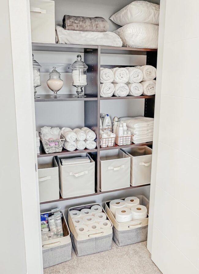 Minimalist Approach to Linen Organization