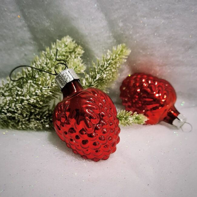 Classic Red Berry Ornaments for a Festive Feel