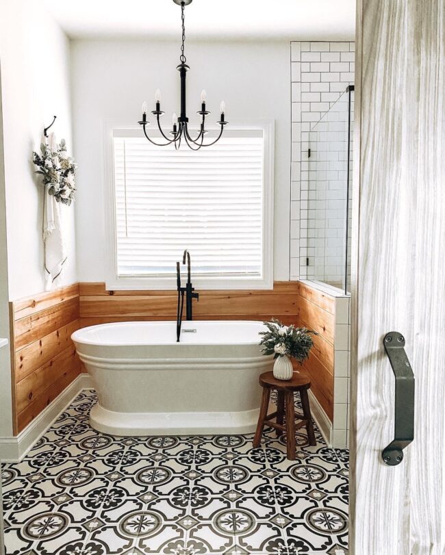 Elegant Classic Farmhouse Bathroom