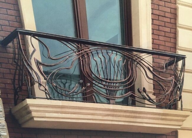 Artistic Metal Balcony Design