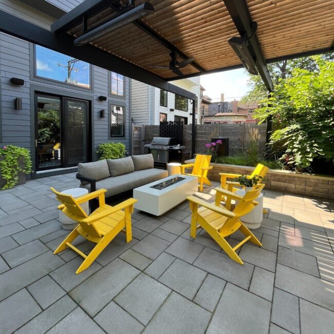 Dynamic Outdoor Space with Striking Features