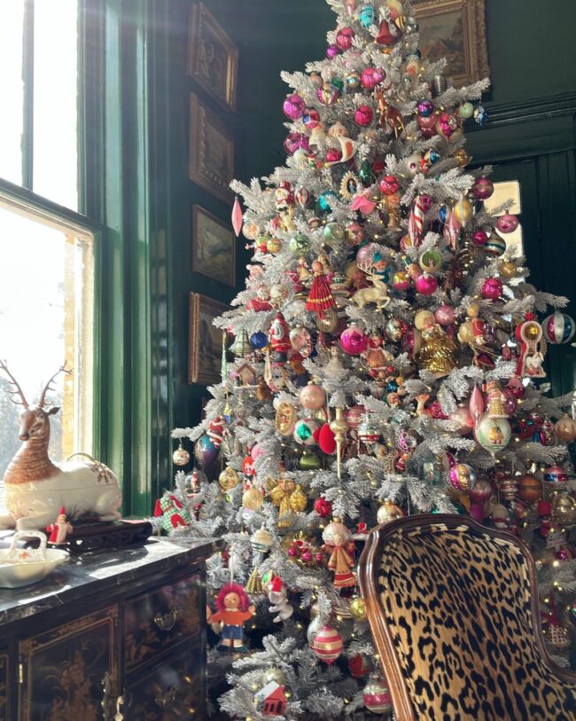 A Vintage-Inspired Tree with Glam Accents