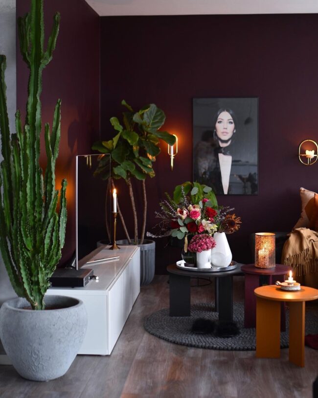 Bold and Dramatic Glamour in Home Decor