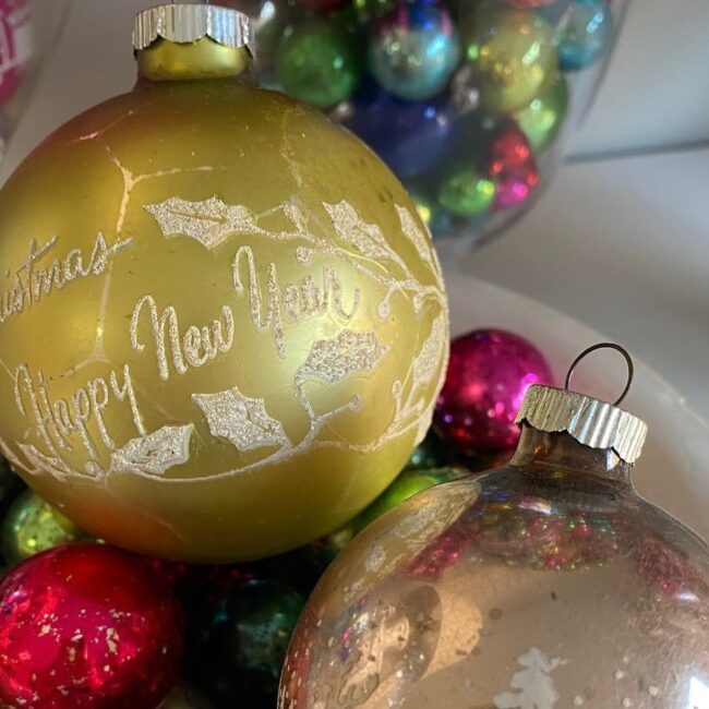 Golden Christmas Messages with a Vintage Twist