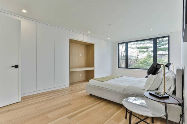 Streamlined Minimalist Built-In Closet