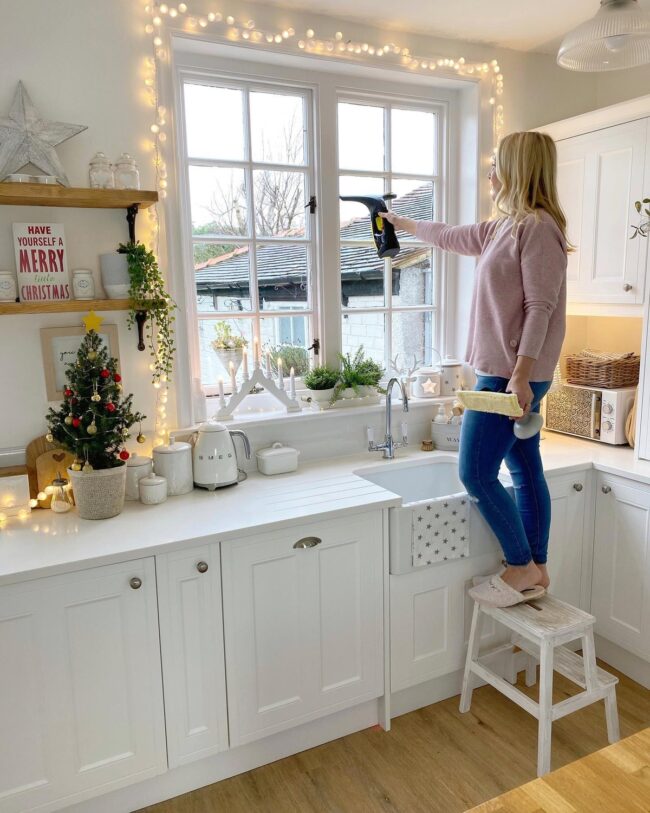 Bright and Cheerful Christmas Kitchen Style