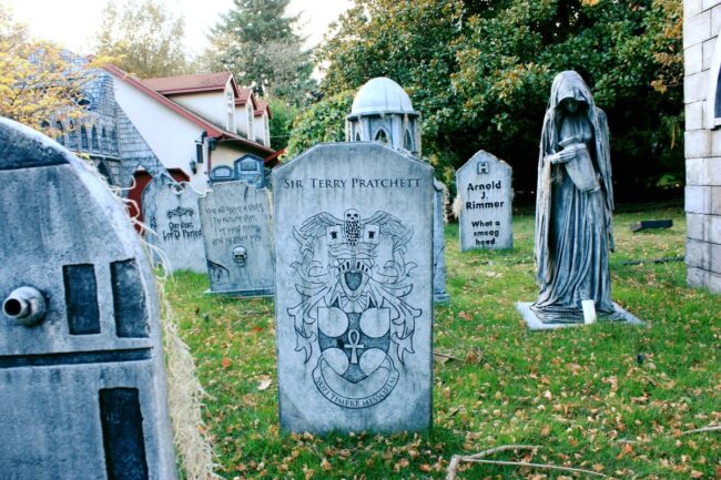 Literary-Themed Cemetery Tribute