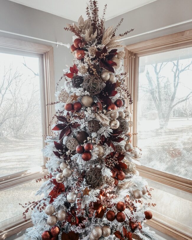 A Rustic Tree with Soft & Chic Accents