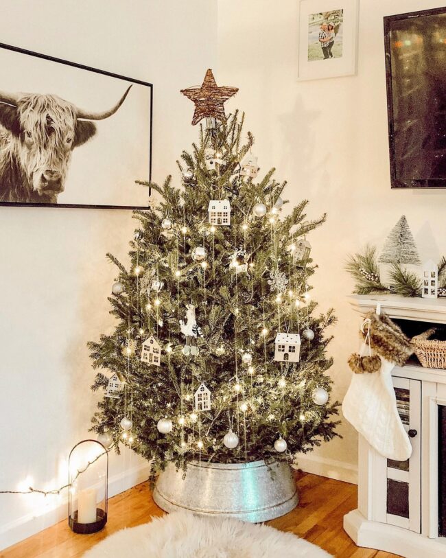 A Vintage Christmas Tree with a Classic Look