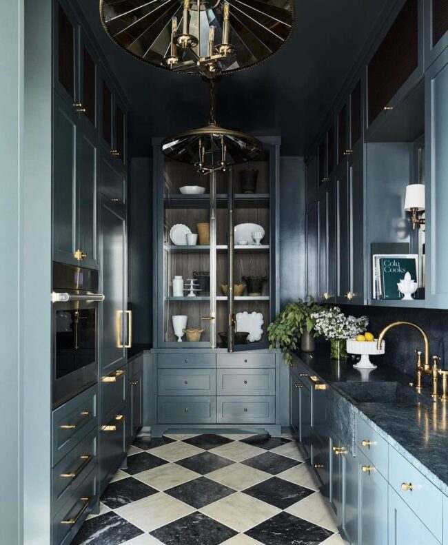 Bold and Dramatic Kitchen Design