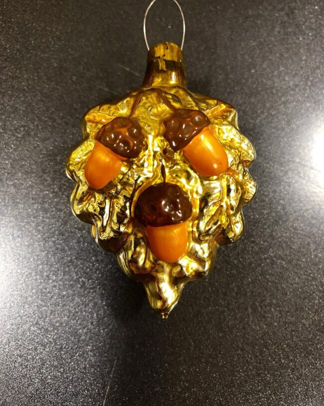 A Golden Acorn Ornament for a Nature-Inspired Look