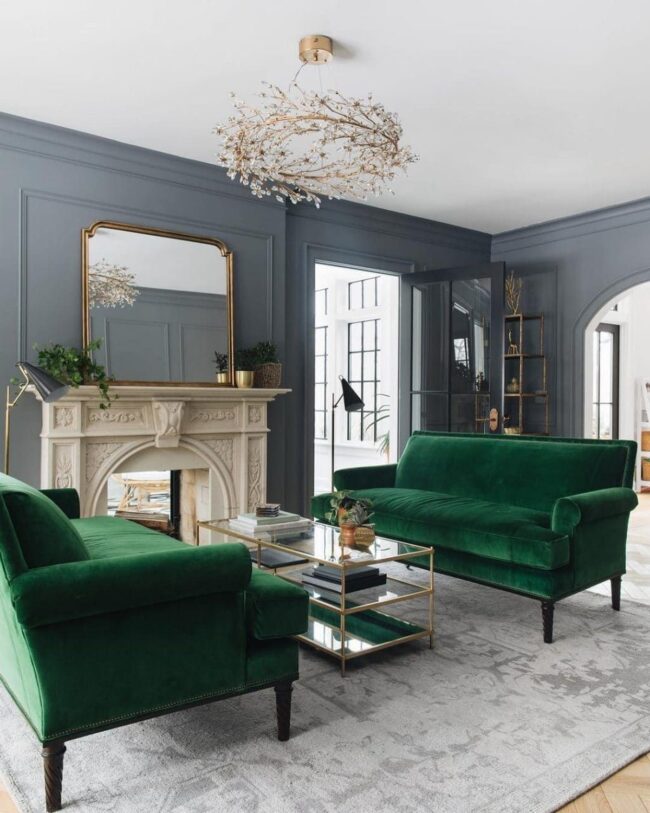 Emerald Elegance in a Classic Design