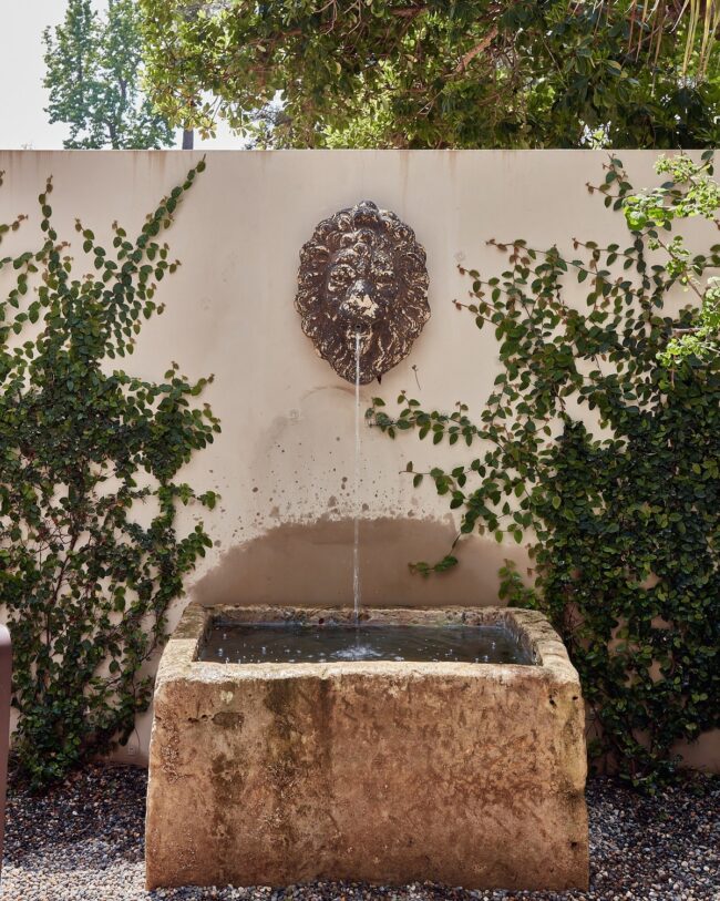 Classic Lion's Head Wall Fountain