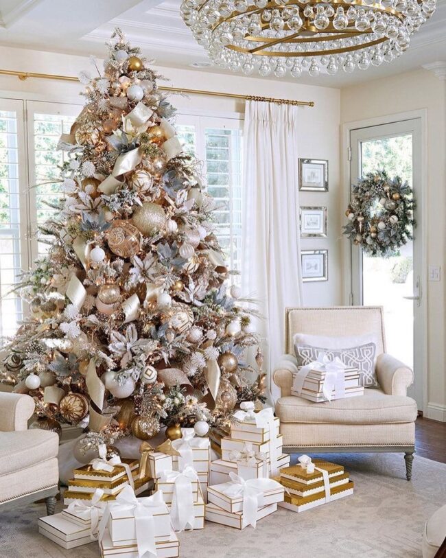 A Champagne Gold Tree for a Luxe Holiday Feel