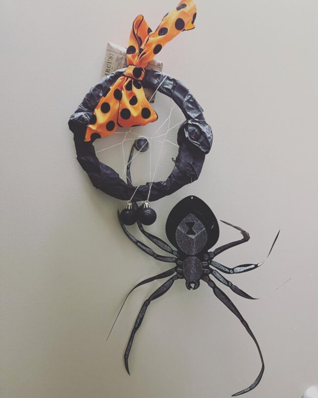 Simple Spider Halloween Wreath