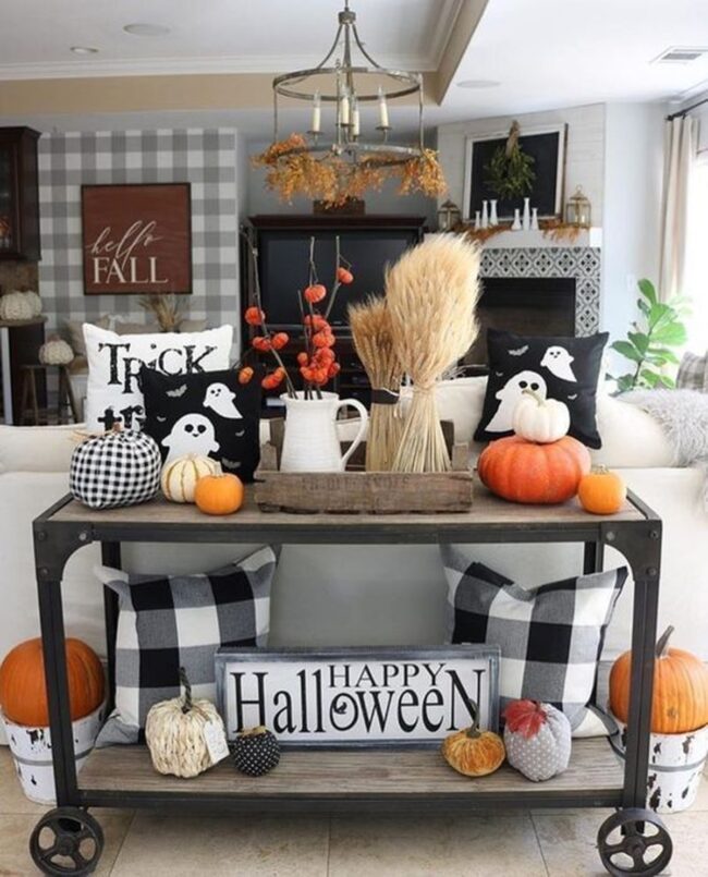 Festive Halloween Touches in the Entryway