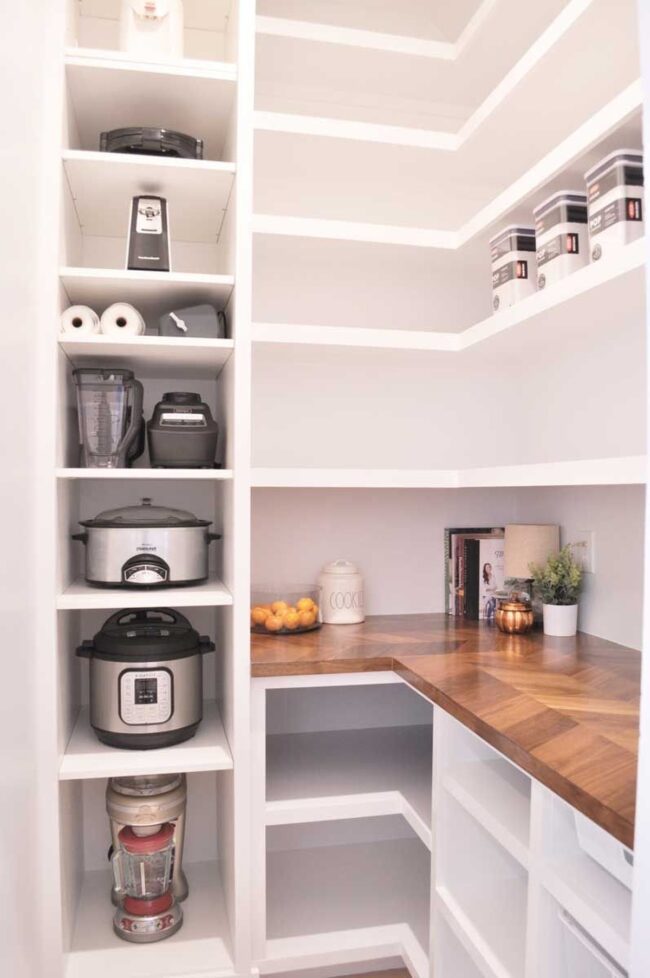 Efficient Use of Corner Space in a Walk-In Pantry