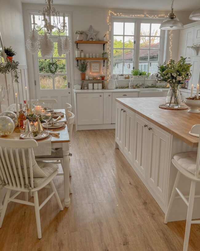 Elegant White Christmas Kitchen Design