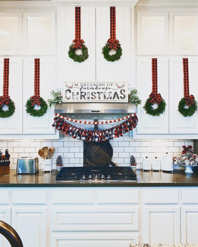 A Kitchen Wreath for a Simple Festive Look