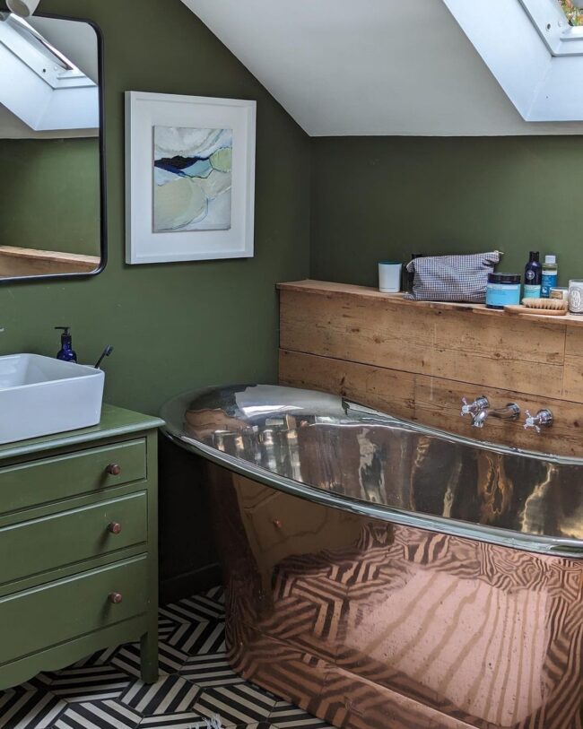 Budget-Friendly vs. Luxury Bathroom Furniture Options