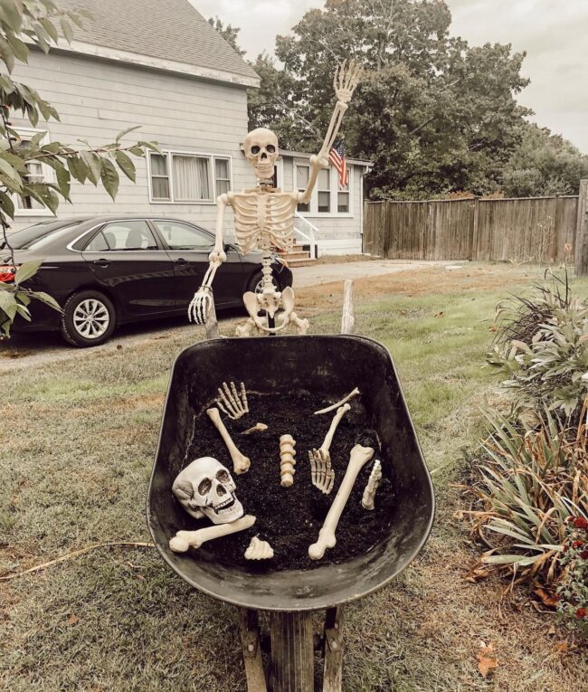 How to Decorate Your Front Yard for Halloween