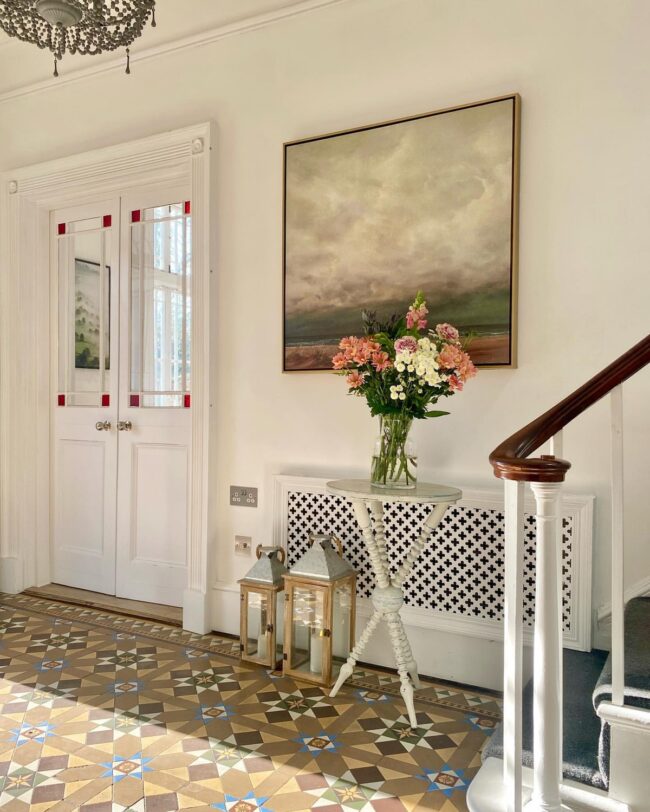 Choosing the Right Paint Finish for Hallways